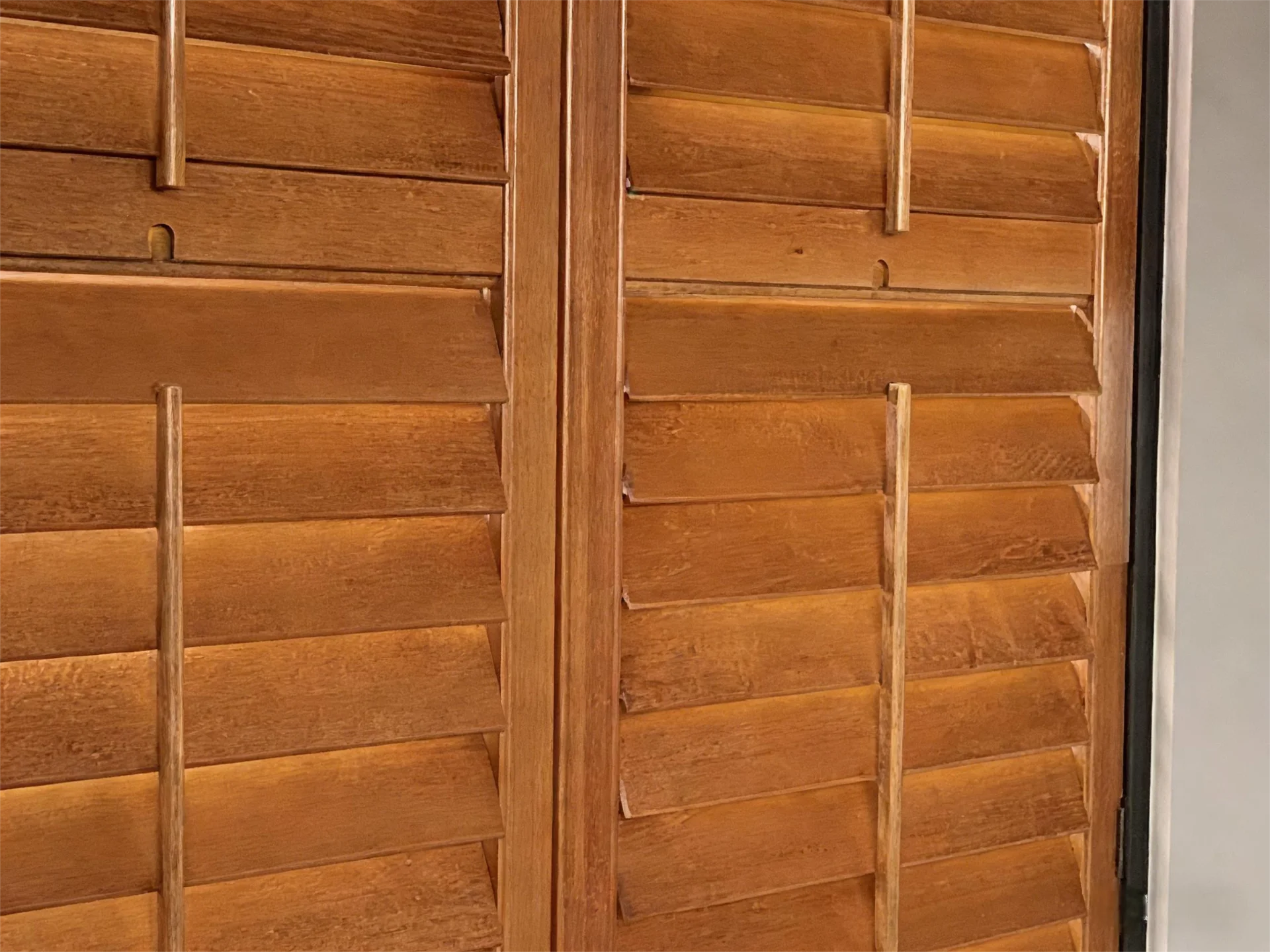 Sectioned shutters with independent control